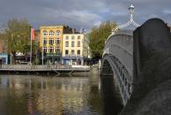 [The Ha'Penny Bridge]