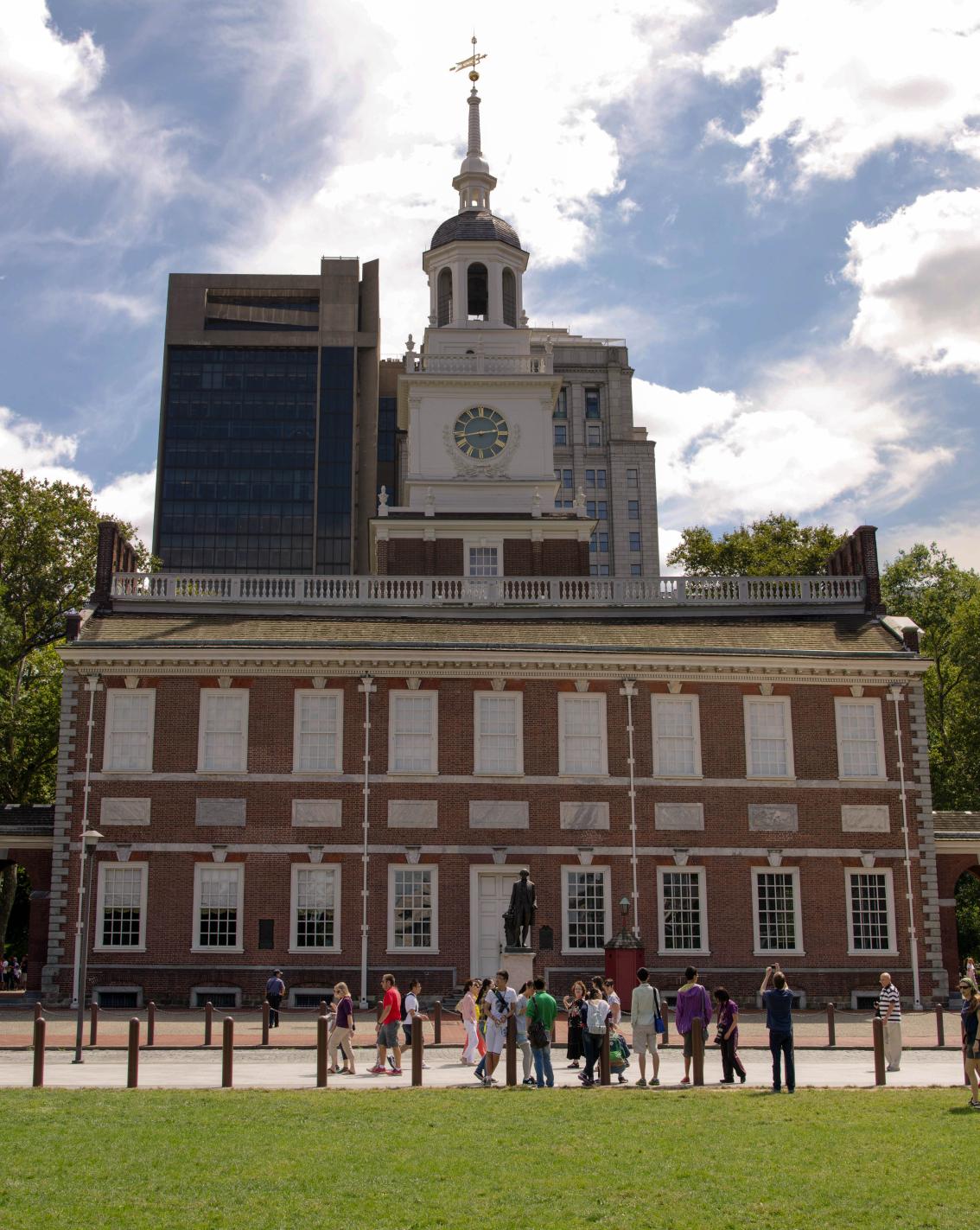 009a-independence-hall-panorama-th.jpg