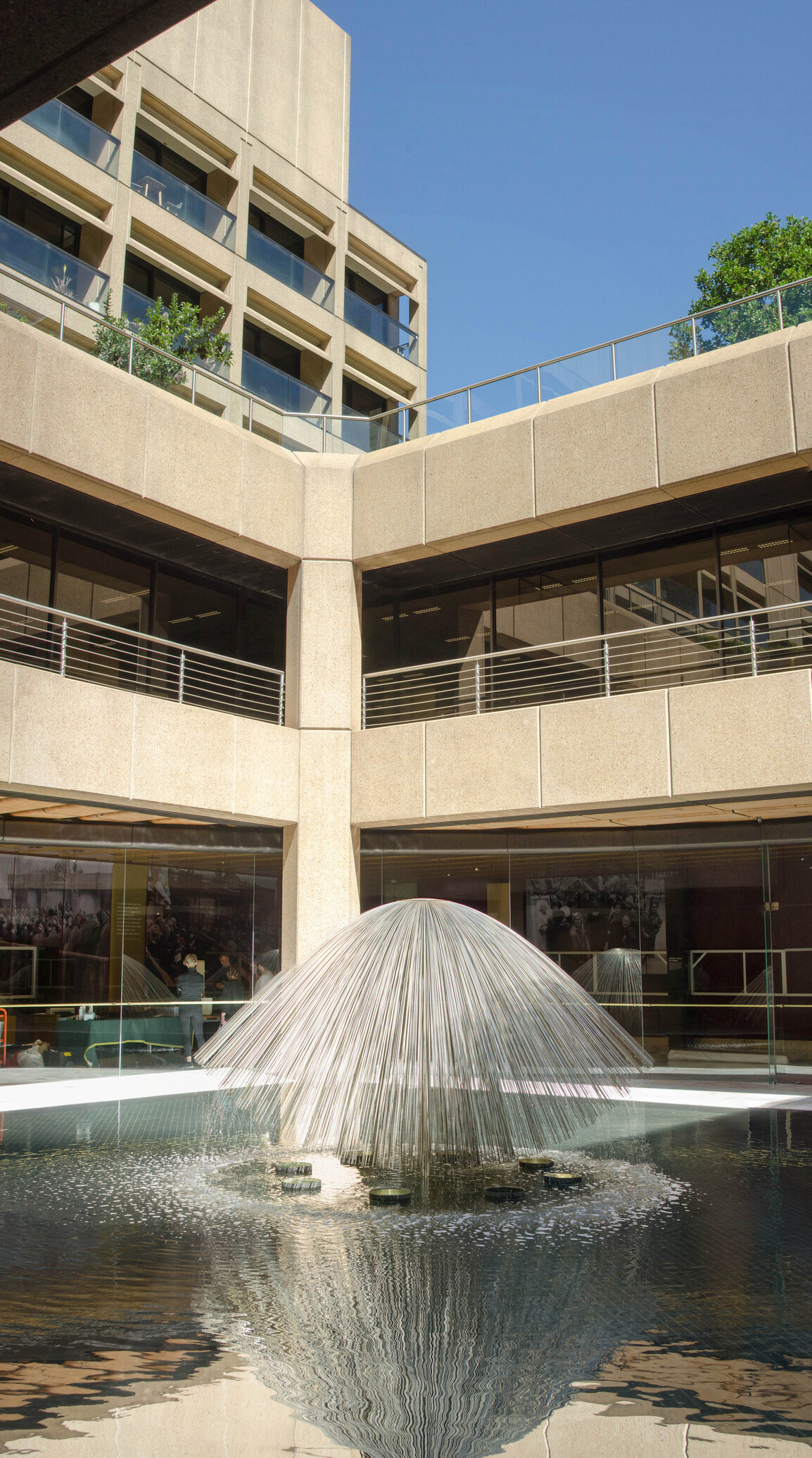 012-parlaiment_fountain_Panorama1-th.jpg