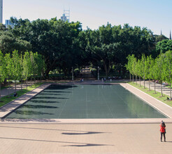 027-Hyde_Park_Pool_Panorama1-th.jpg