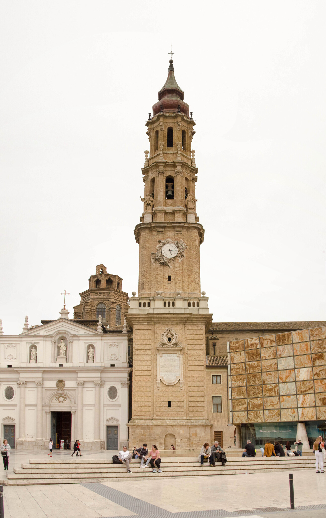 005-Savior_of_Zaragoza_Cathedral_Panorama1-th.jpg