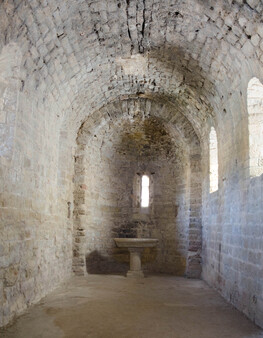 020-Loarre_Castle_inside_Panorama1-th.jpg