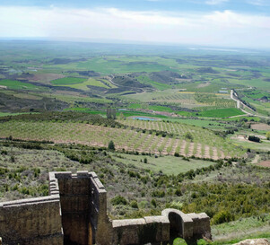 039-Loarre_Castle_looking_south_Panorama3-th.jpg