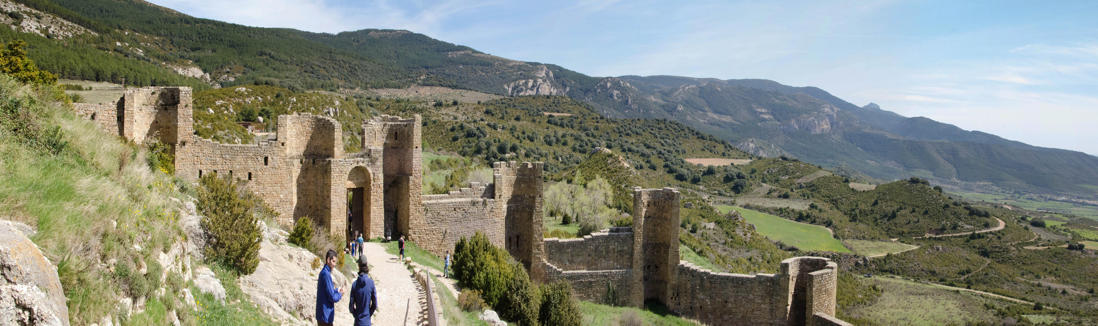 040-Loarre_Castle_Panorama2-th.jpg