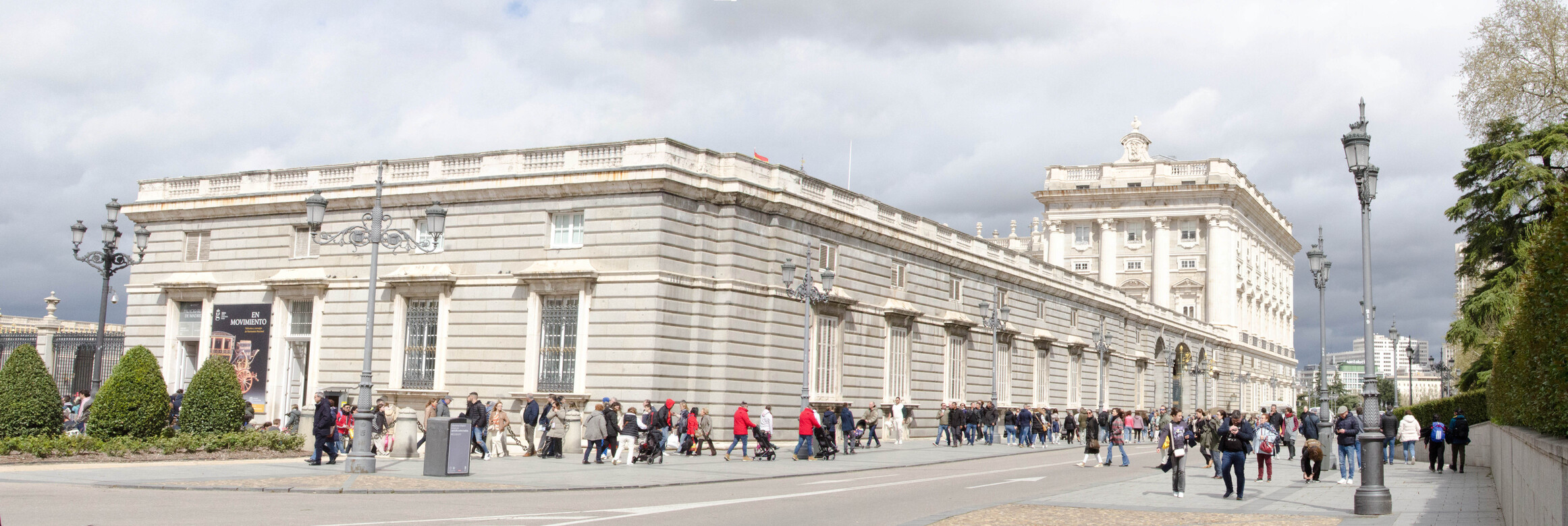 021-palacio_real_Panorama1-th.jpg