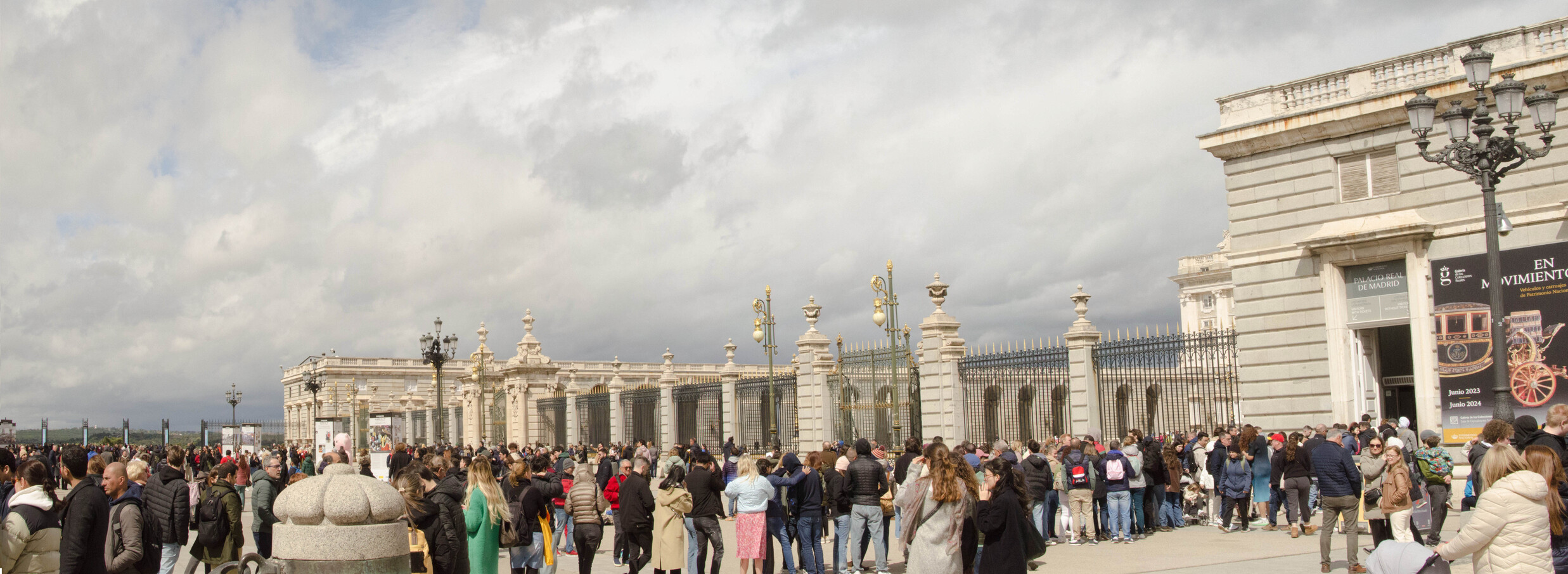 024-Palacio_Real_Madrid_Panorama1-th.jpg