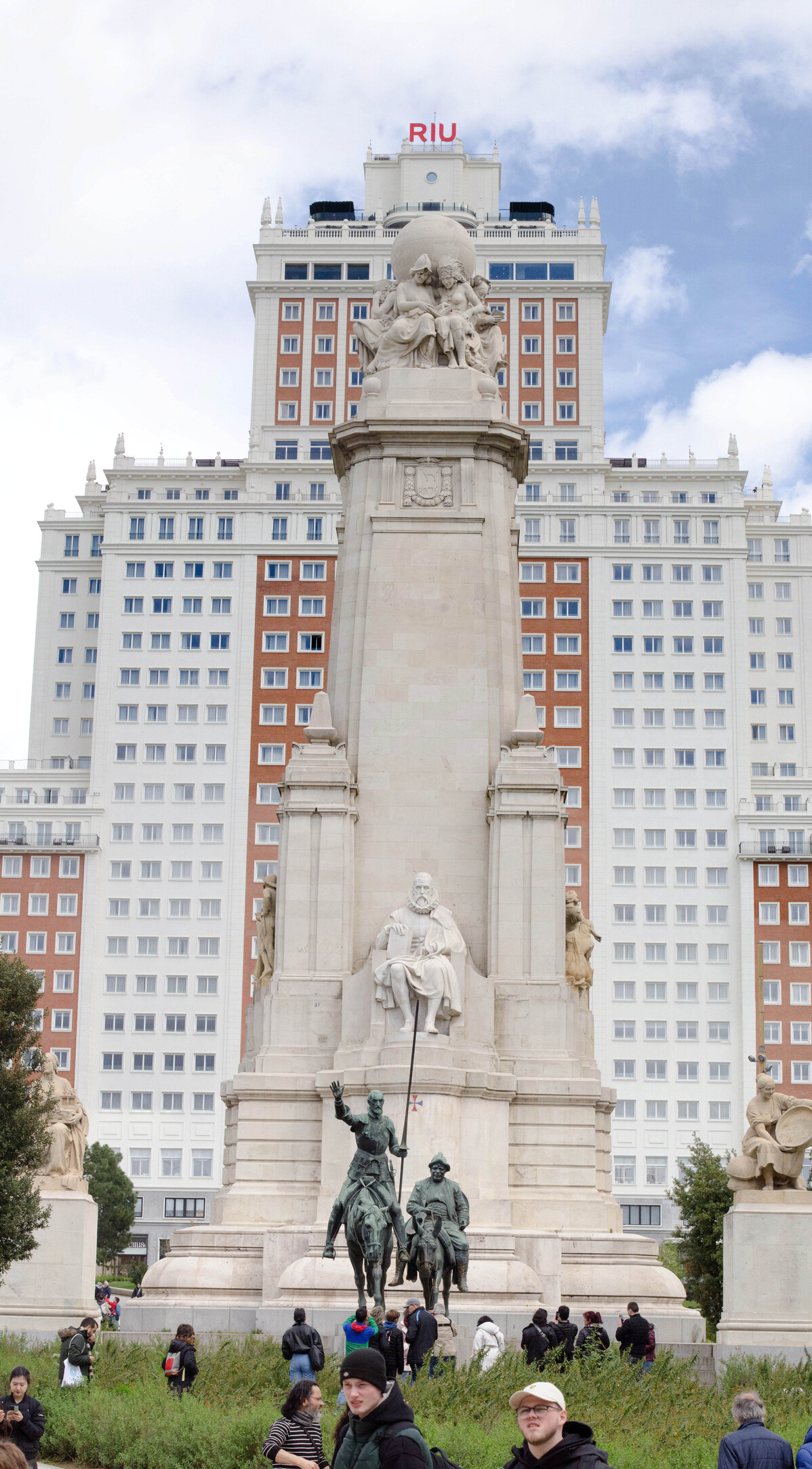 052-Monumento_a_Cervantes_Panorama2-th.jpg