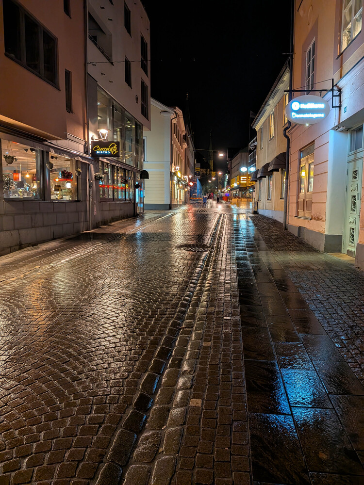 112-PXL_20260324_231654250.RAW-01.COVER-th.jpg