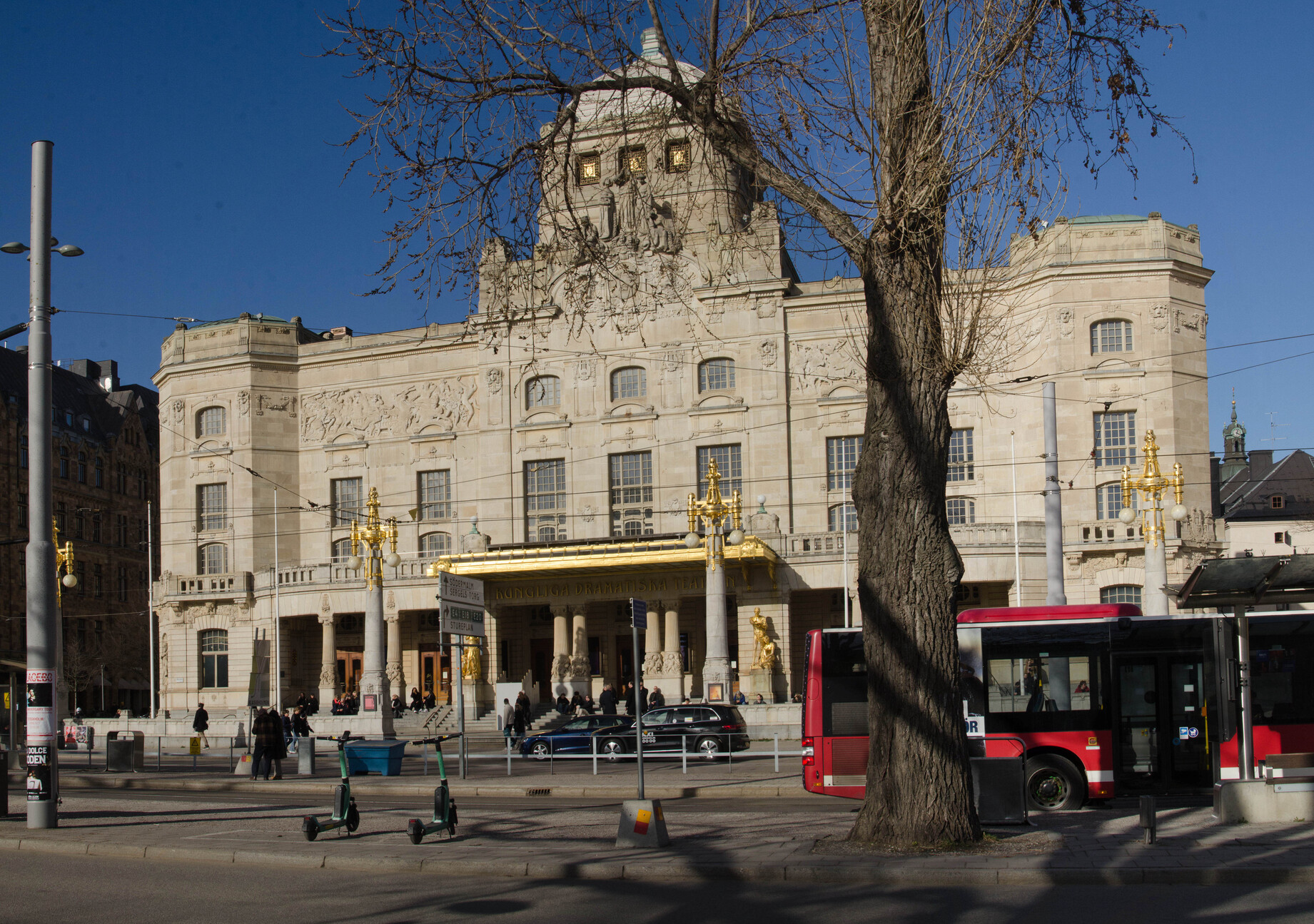 054-theater_Panorama1-th.jpg